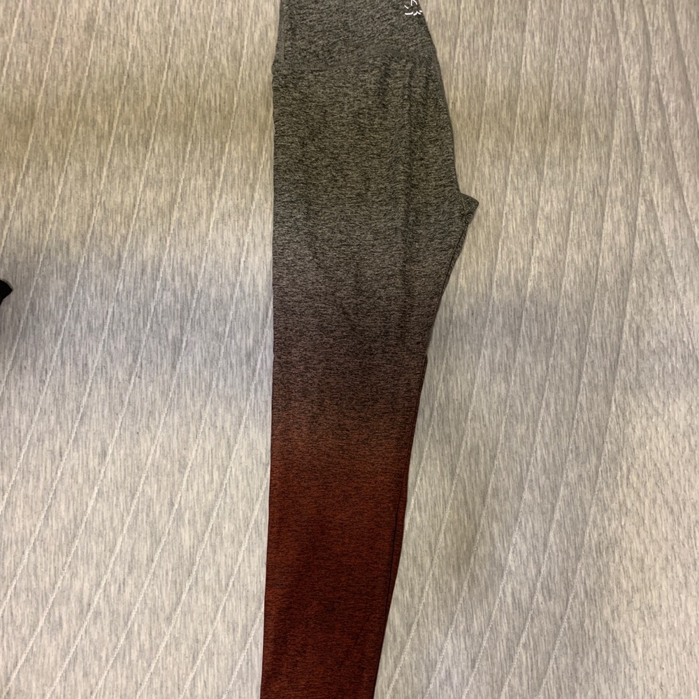 Beyond Yoga Red/Brick Ombré Leggings Size Medium